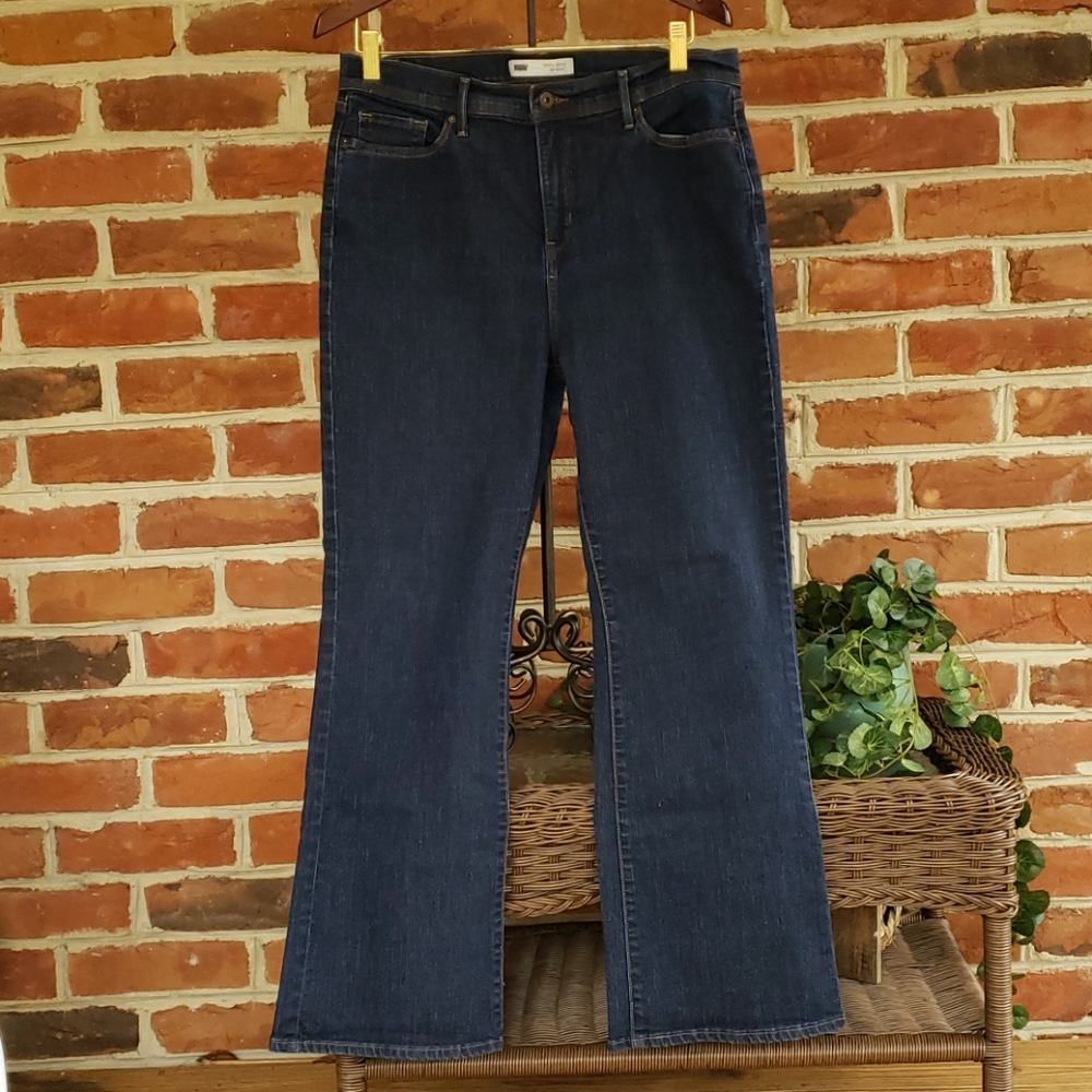 🏡DV  Levi's Perfectly Slimming 512 Bootcut Jeans